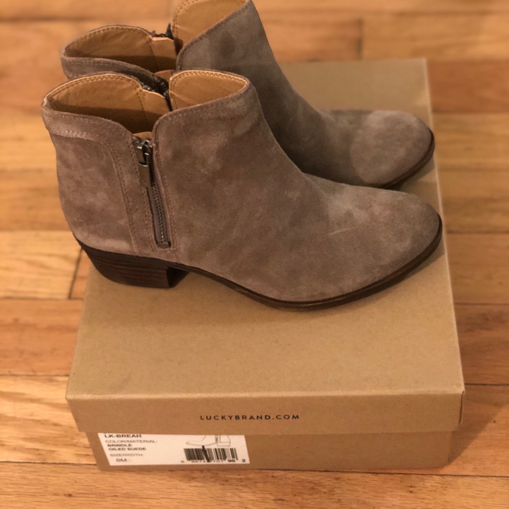Women’s lucky brand boots!